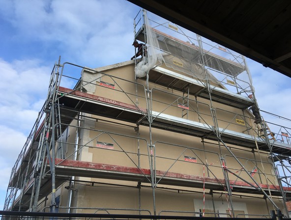 Réalisation d'une rénovation extérieure par l'entreprise de maçonnerie Roland Gorge, Maçon à Angles, Grues et La Tranche Sur Mer - couvreur Saint Benoist Sur Mer, couvreur Saint Denis du Payré